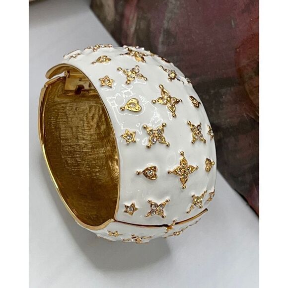 White Enamel Gold & Crystal Bracelet Kenneth Jay Lane Hearts & Stars - Picture 8 of 15